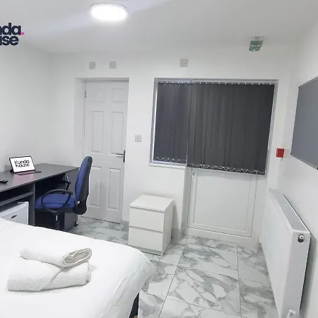Elegant Ensuite Near City Centre - Kunda House Birmingham