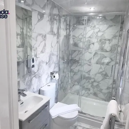 Elegant Ensuite Near City Centre - Kunda House *