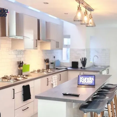 Elegant Ensuite Near City Centre - Kunda House * Birmingham