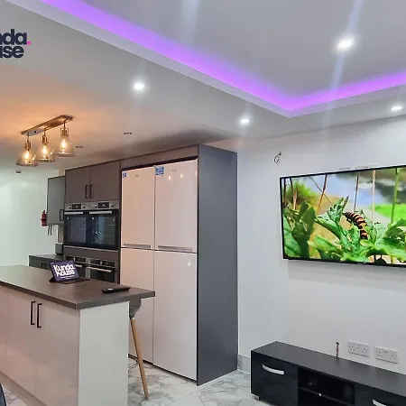 Elegant Ensuite Near City Centre - Kunda House *