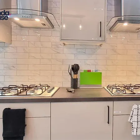 Elegant Ensuite Near City Centre - Kunda House Prázdninový dům