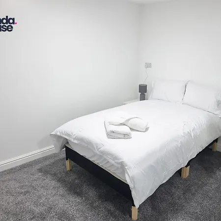 Elegant Ensuite Near City Centre - Kunda House * Birmingham