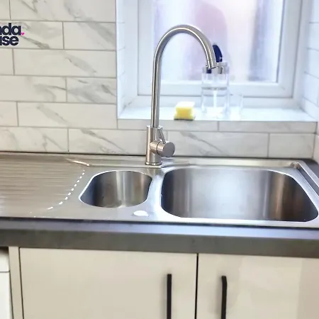 Elegant Ensuite Near City Centre - Kunda House Prázdninový dům Birmingham