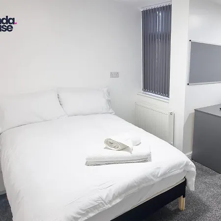 Elegant Ensuite Near City Centre - Kunda House Prázdninový dům *
