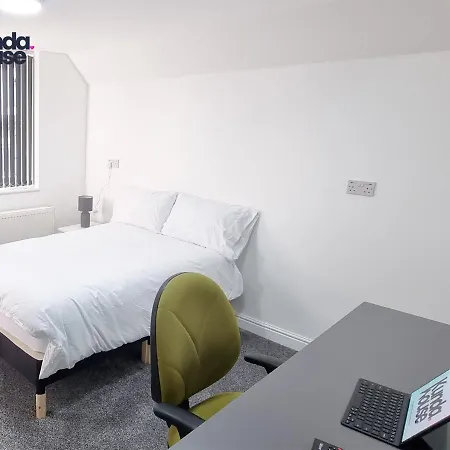 Elegant Ensuite Near City Centre - Kunda House *