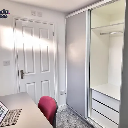 Elegant Ensuite Near City Centre - Kunda House Birmingham