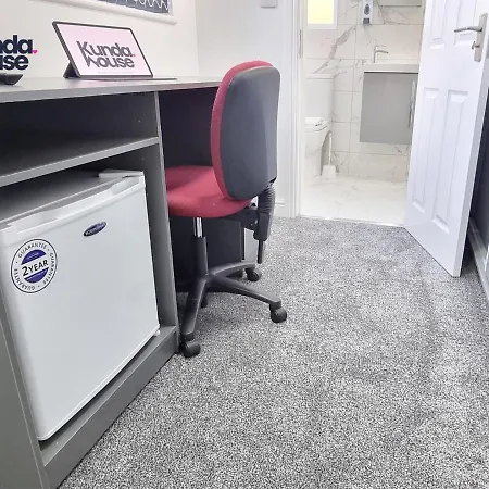 Elegant Ensuite Near City Centre - Kunda House *
