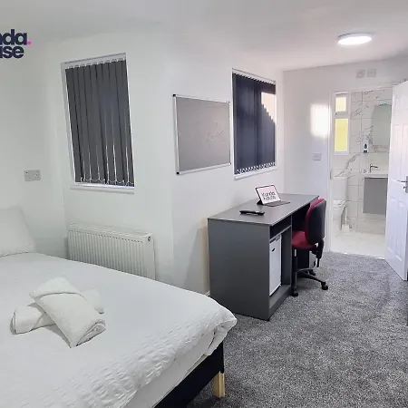 Elegant Ensuite Near City Centre - Kunda House Prázdninový dům