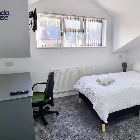 Elegant Ensuite Near City Centre - Kunda House Prázdninový dům *