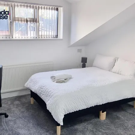 Elegant Ensuite Near City Centre - Kunda House Prázdninový dům Birmingham