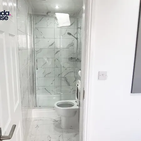 Elegant Ensuite Near City Centre - Kunda House Prázdninový dům Birmingham