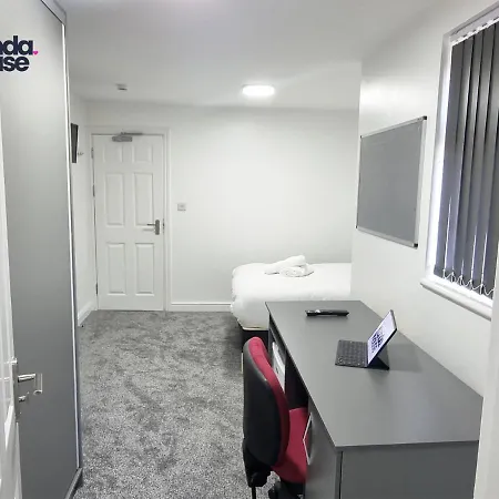 Elegant Ensuite Near City Centre - Kunda House Prázdninový dům Birmingham