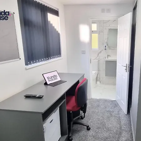 Elegant Ensuite Near City Centre - Kunda House *