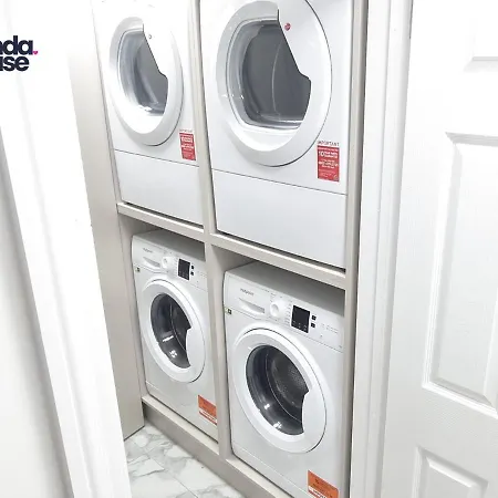 Elegant Ensuite Near City Centre - Kunda House Dom wakacyjny Birmingham
