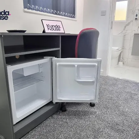 Dom wakacyjny Elegant Ensuite Near City Centre - Kunda House Birmingham